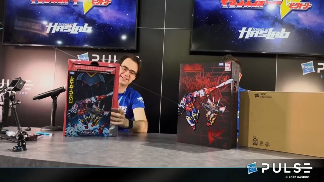 SDCC 2022   Transformers Victory Saber Haslab Unboxing Image  (10 of 31)